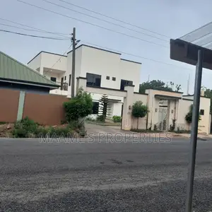 4bdrm Duplex in Airport Residential Area for sale