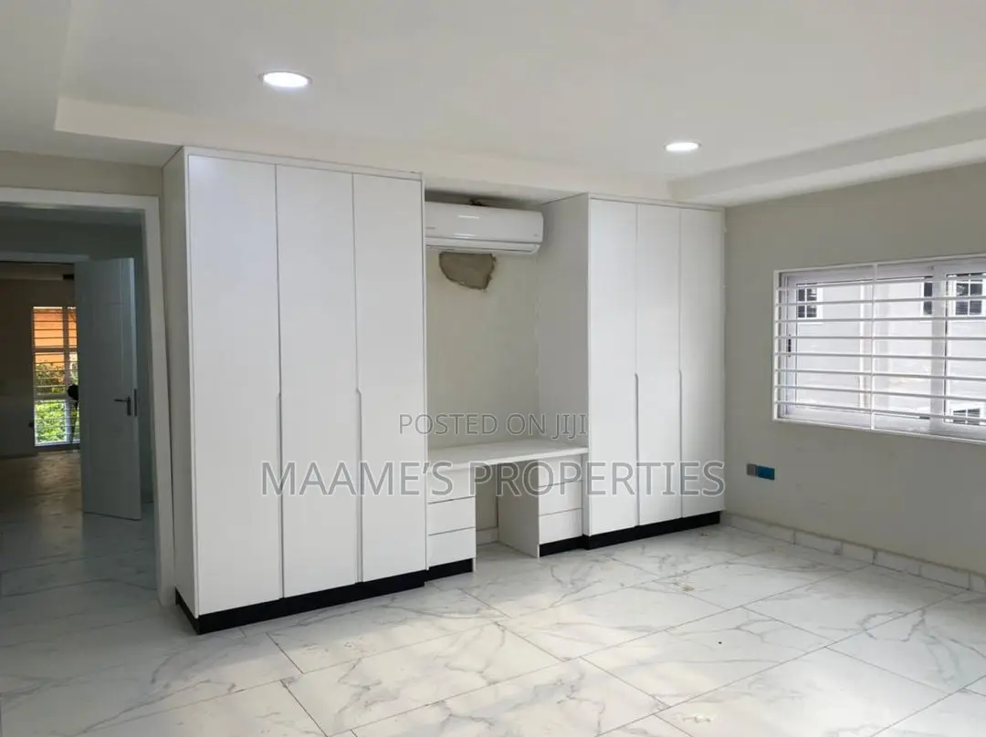 5bdrm Duplex in Airport Residential Area for sale