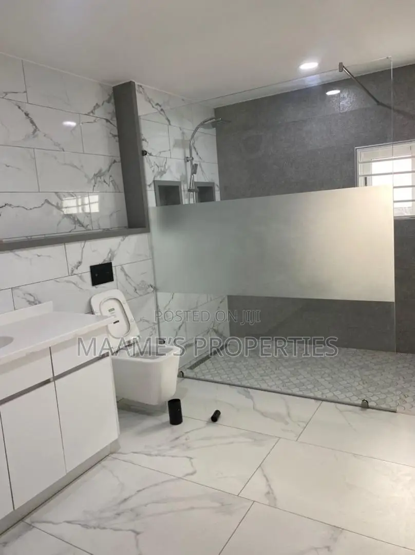 5bdrm Duplex in Airport Residential Area for sale