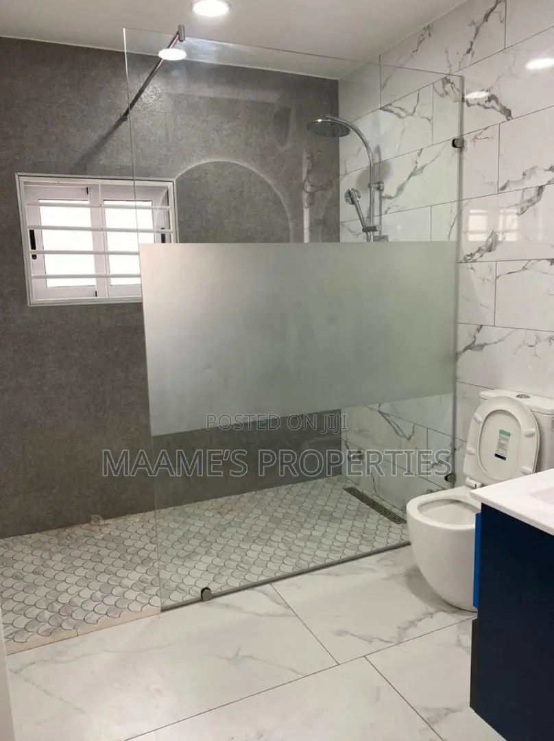 5bdrm Duplex in Airport Residential Area for sale