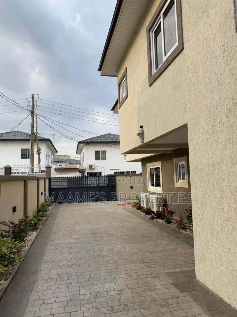 5bdrm Duplex in Airport Residential Area for sale