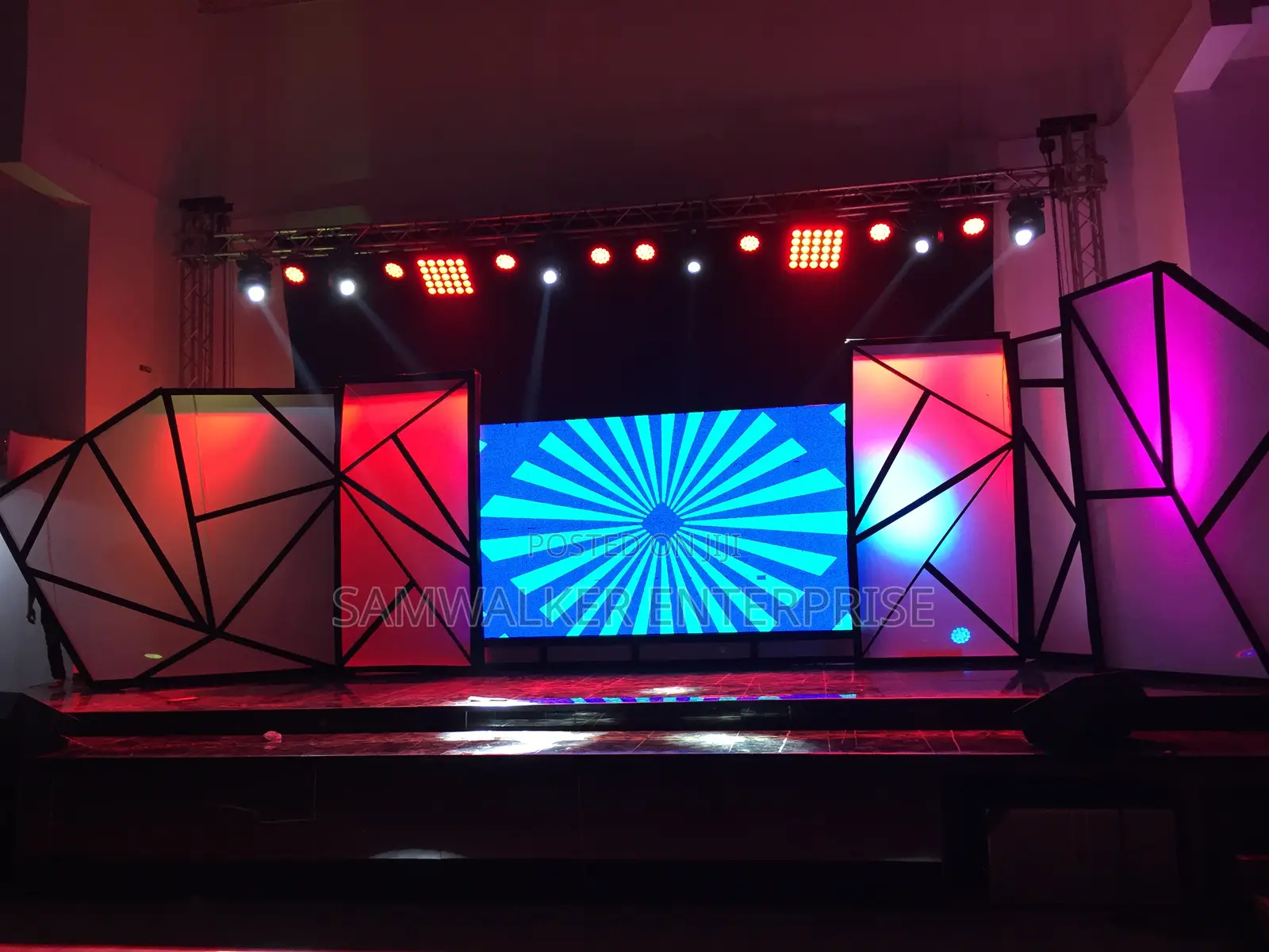 Stage Lighting With Special Light Effects in Good and Quality Setup