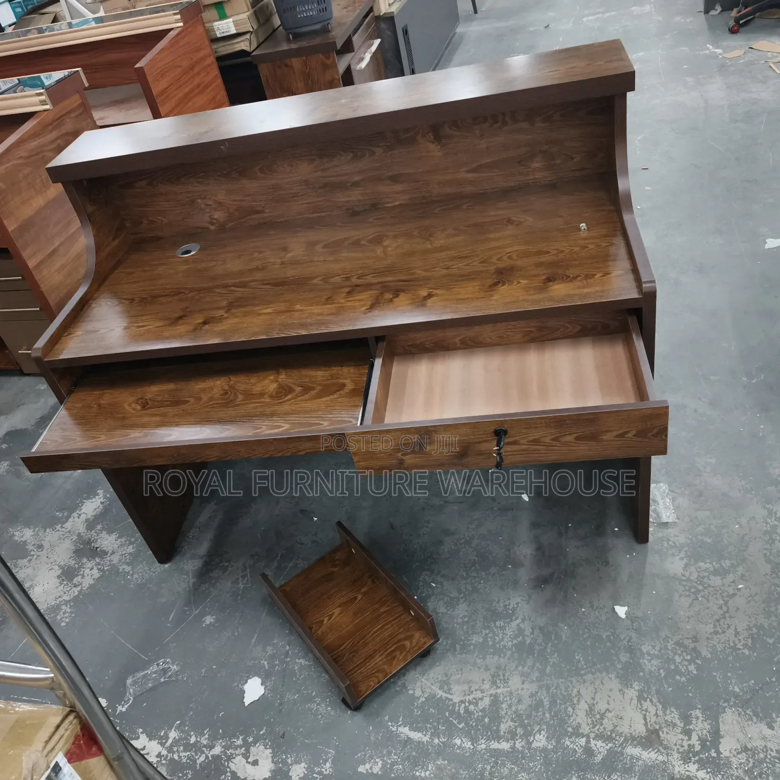 4 Feet Length Receptionist Front Desk