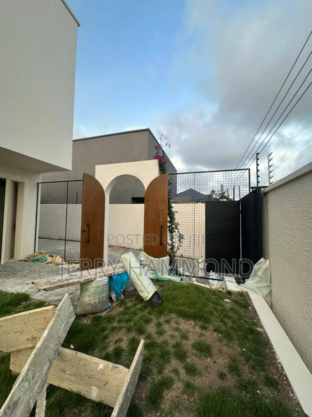 4bdrm House in East Airport, Tseaddo for sale