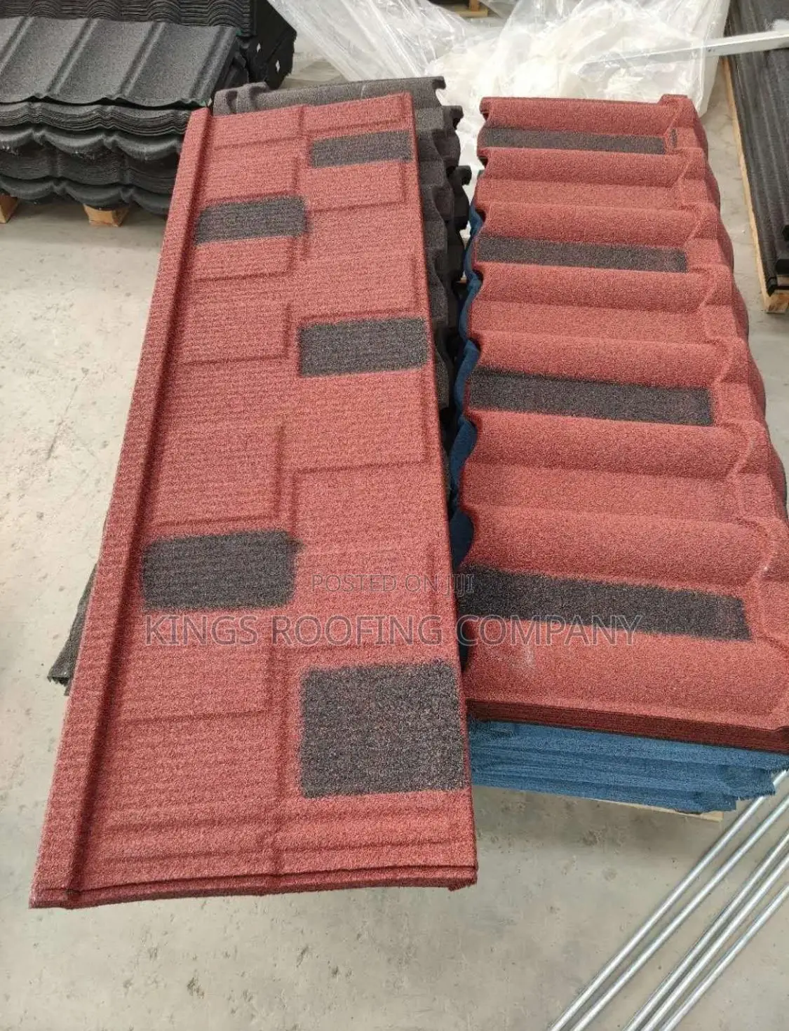 Packed Red and Black Colored Shingle Euro Roofing