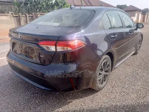 Toyota Corolla LE 2020 Blue