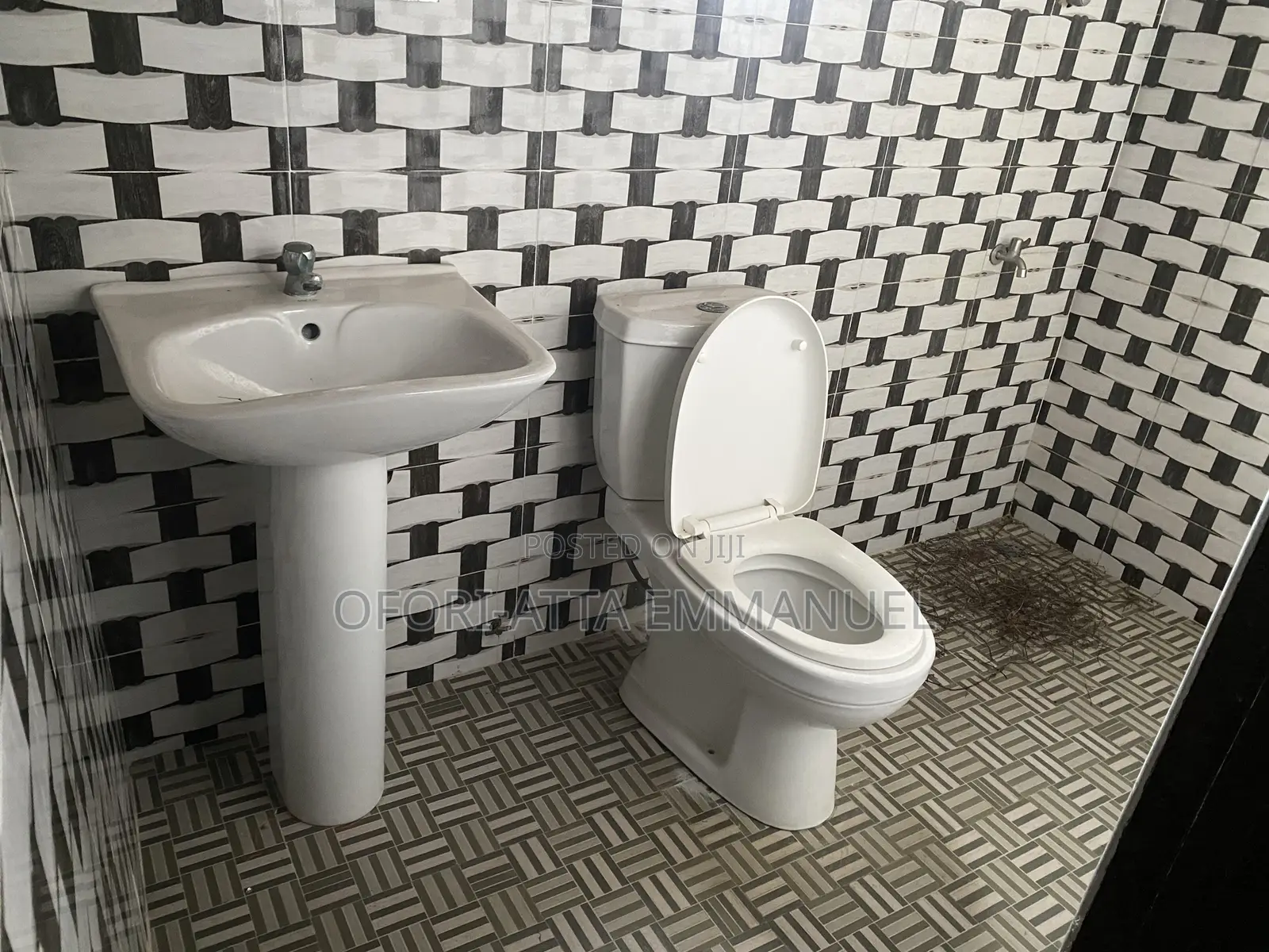 1bdrm Room & Parlour in Amasaman 3 Junction, Pokuase for rent