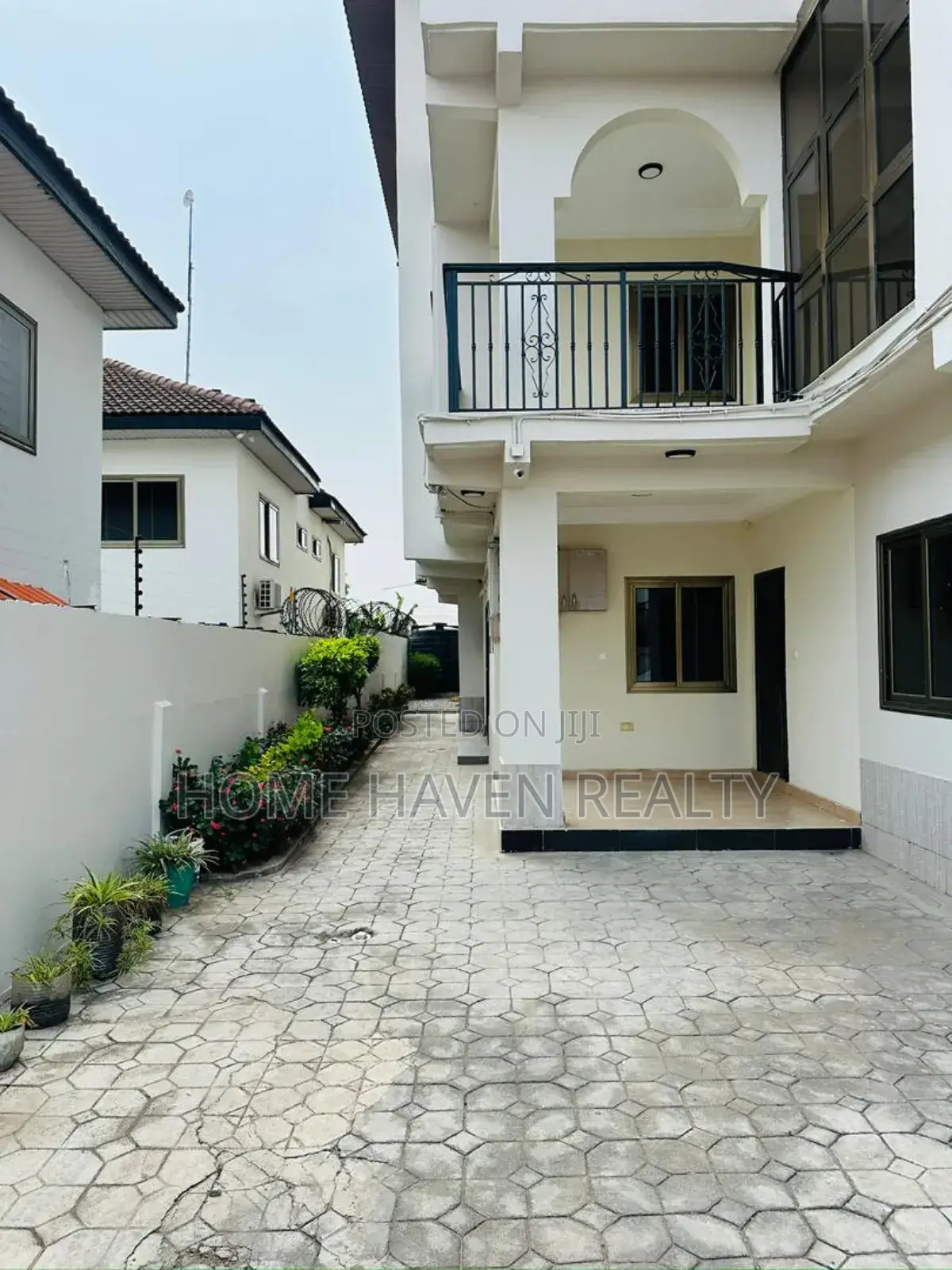 3bdrm Apartment in Dzorwulu for rent