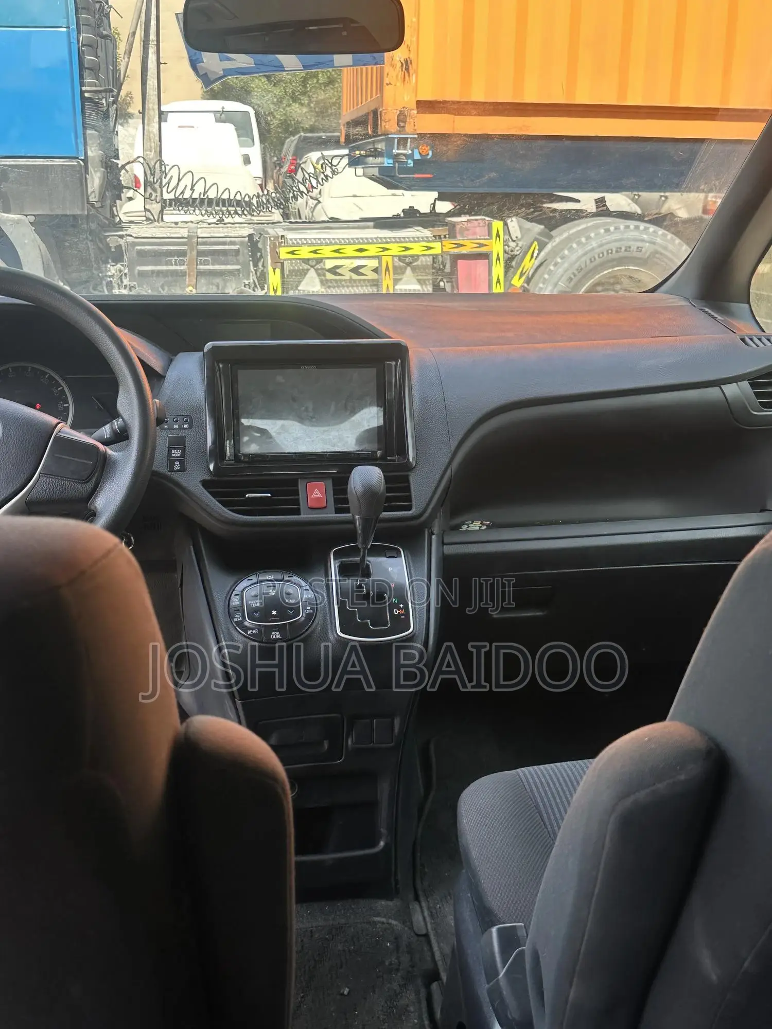Toyota Voxy 2014 White