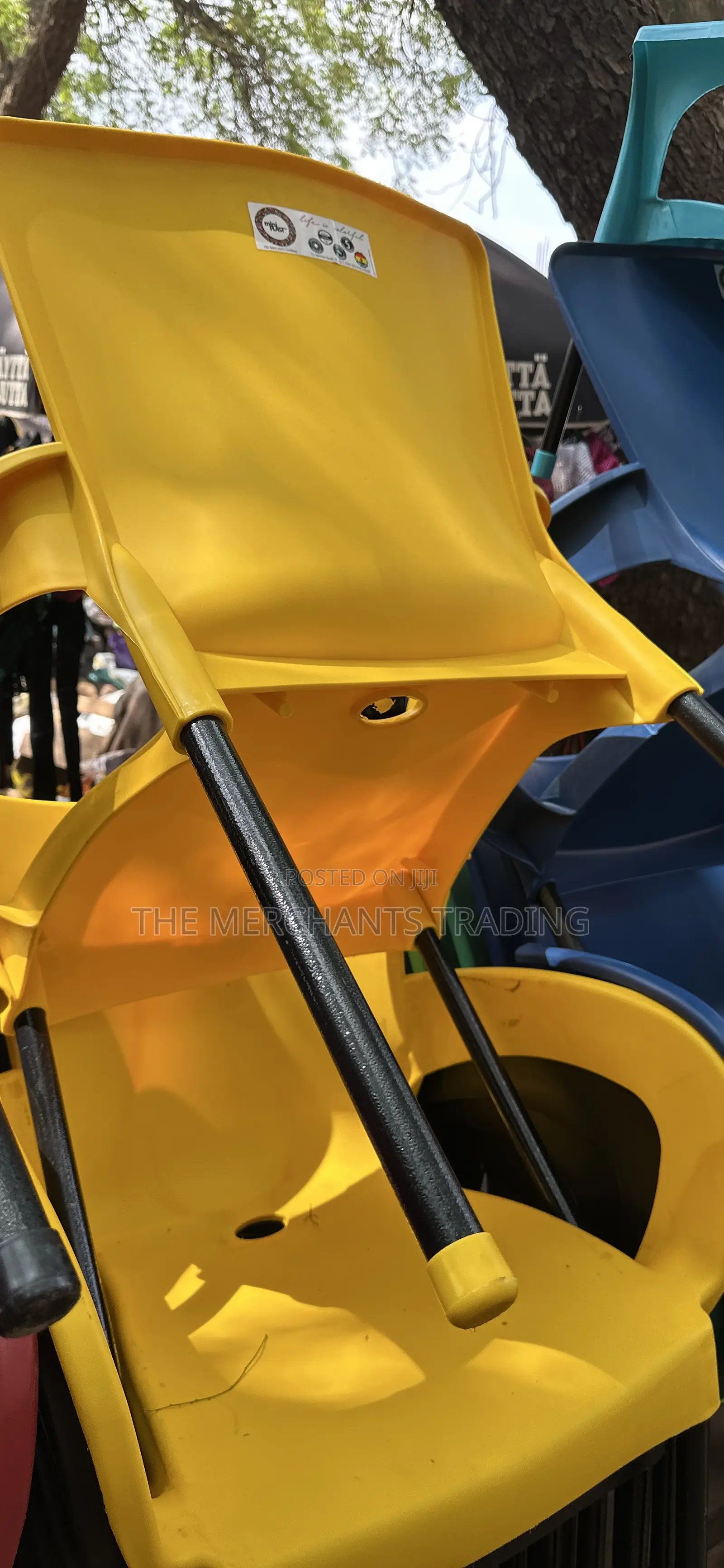 Plastic Chairs With Metal Legs