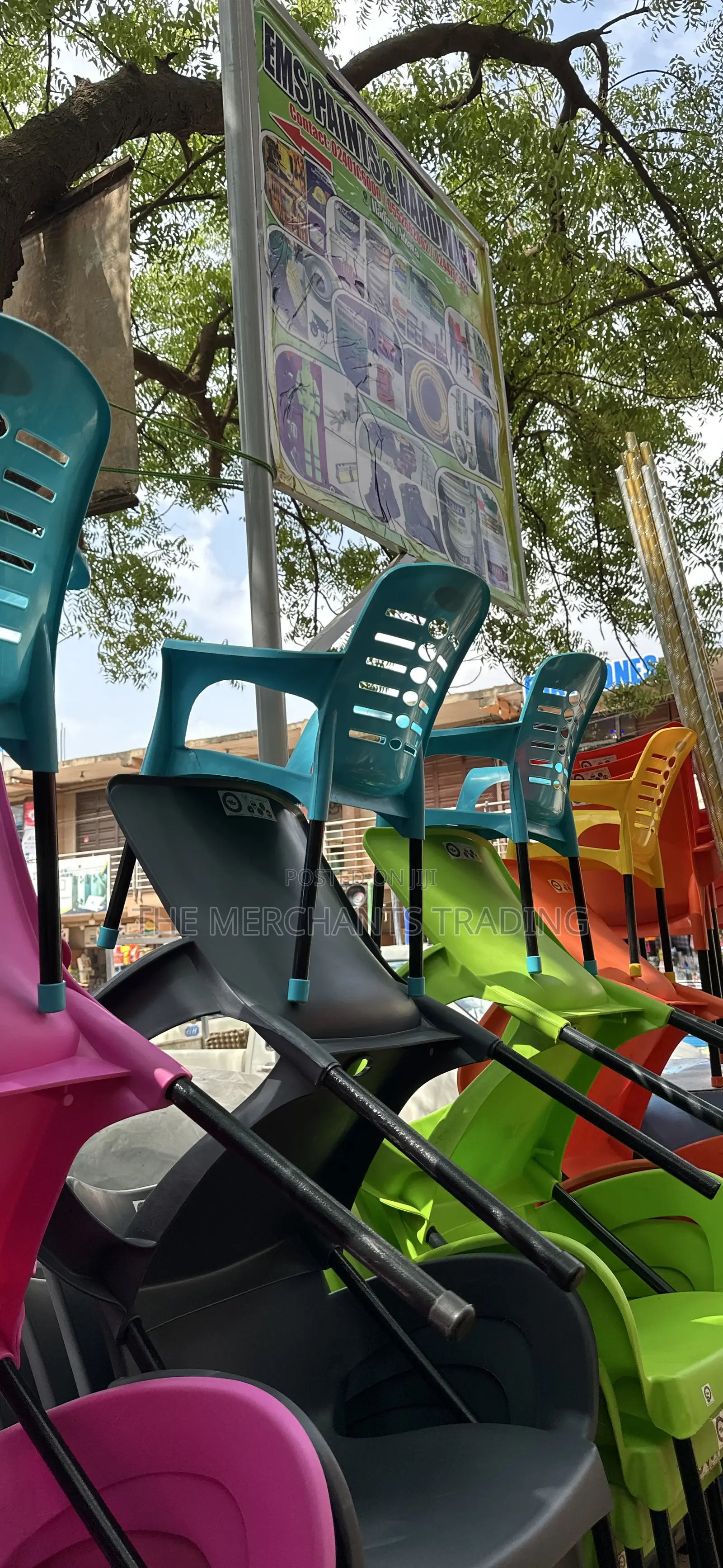 Plastic Chairs With Metal Legs