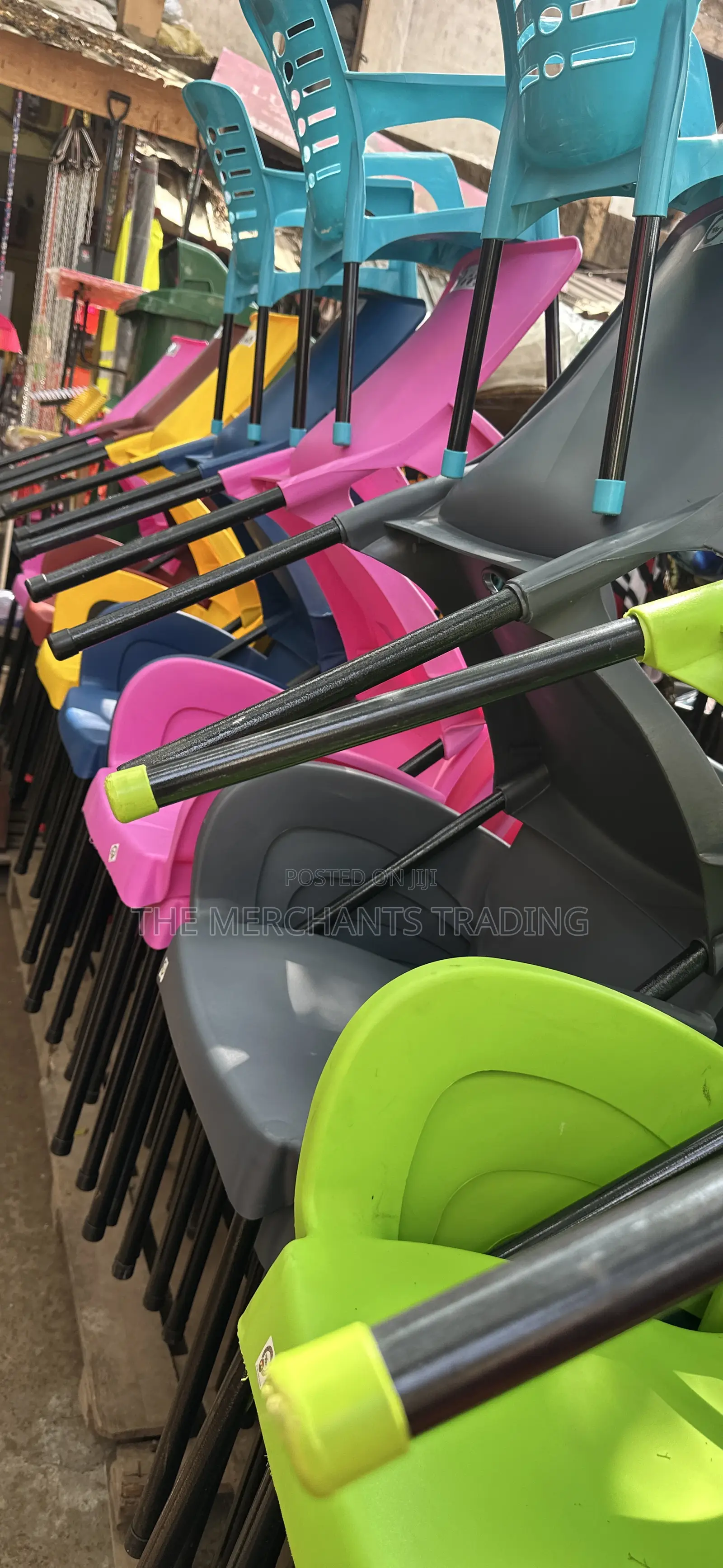 Plastic Chairs With Metal Legs