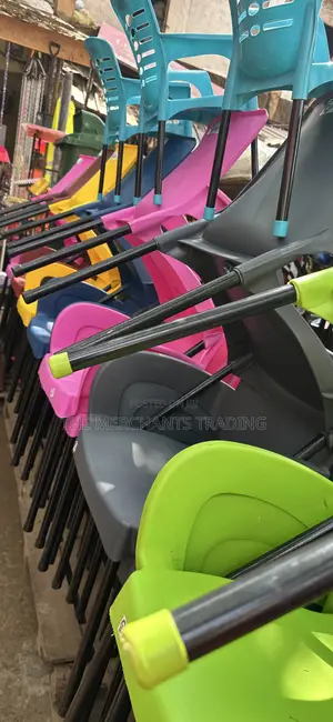 Plastic Chairs With Metal Legs