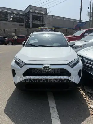 Toyota RAV4 LE 2025 White