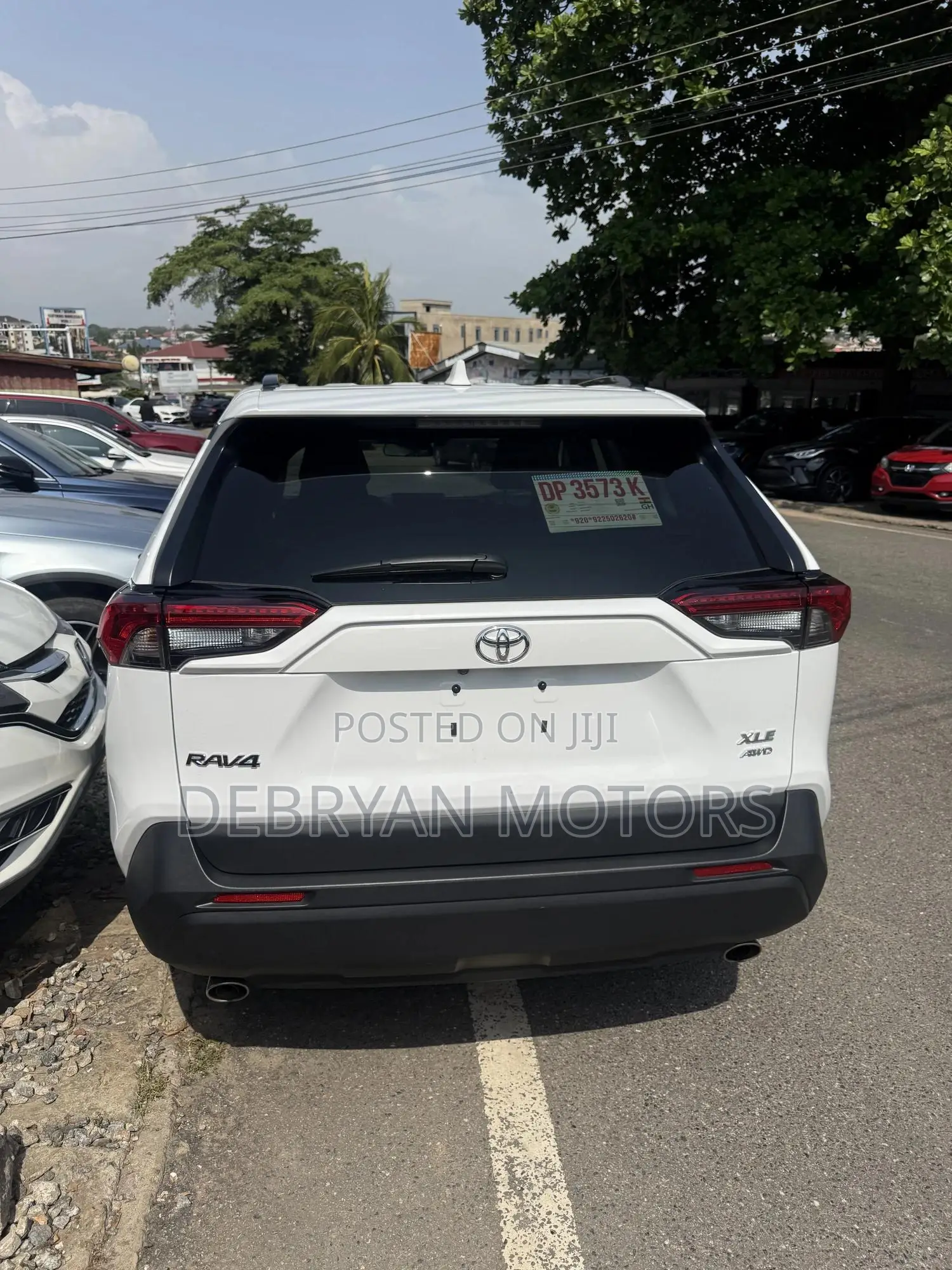 Toyota RAV4 LE 2025 White