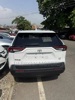 Toyota RAV4 LE 2025 White