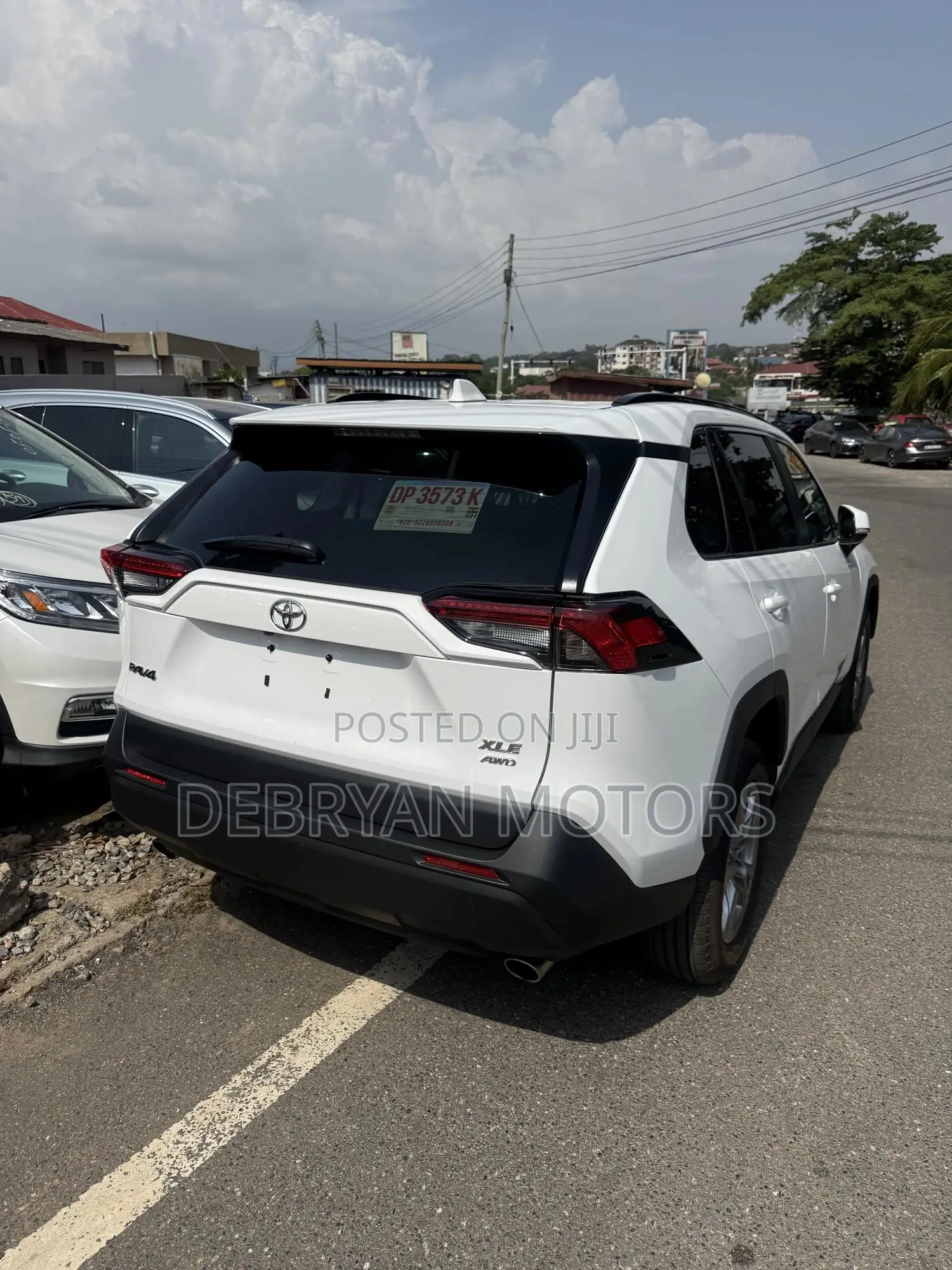 Toyota RAV4 LE 2025 White