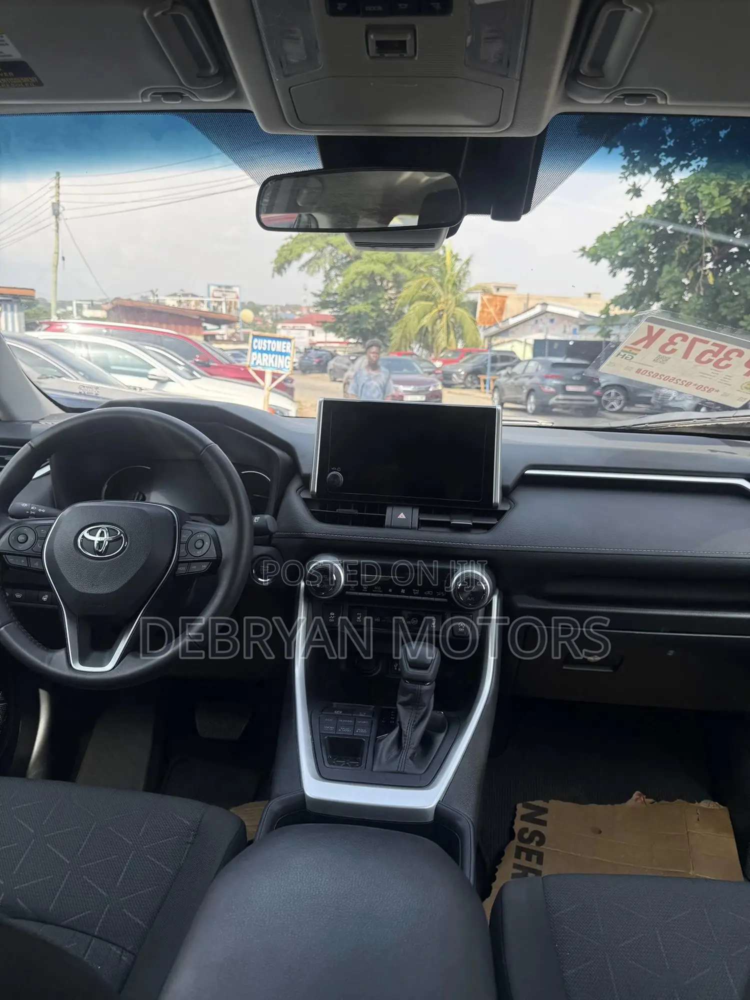 Toyota RAV4 LE 2025 White
