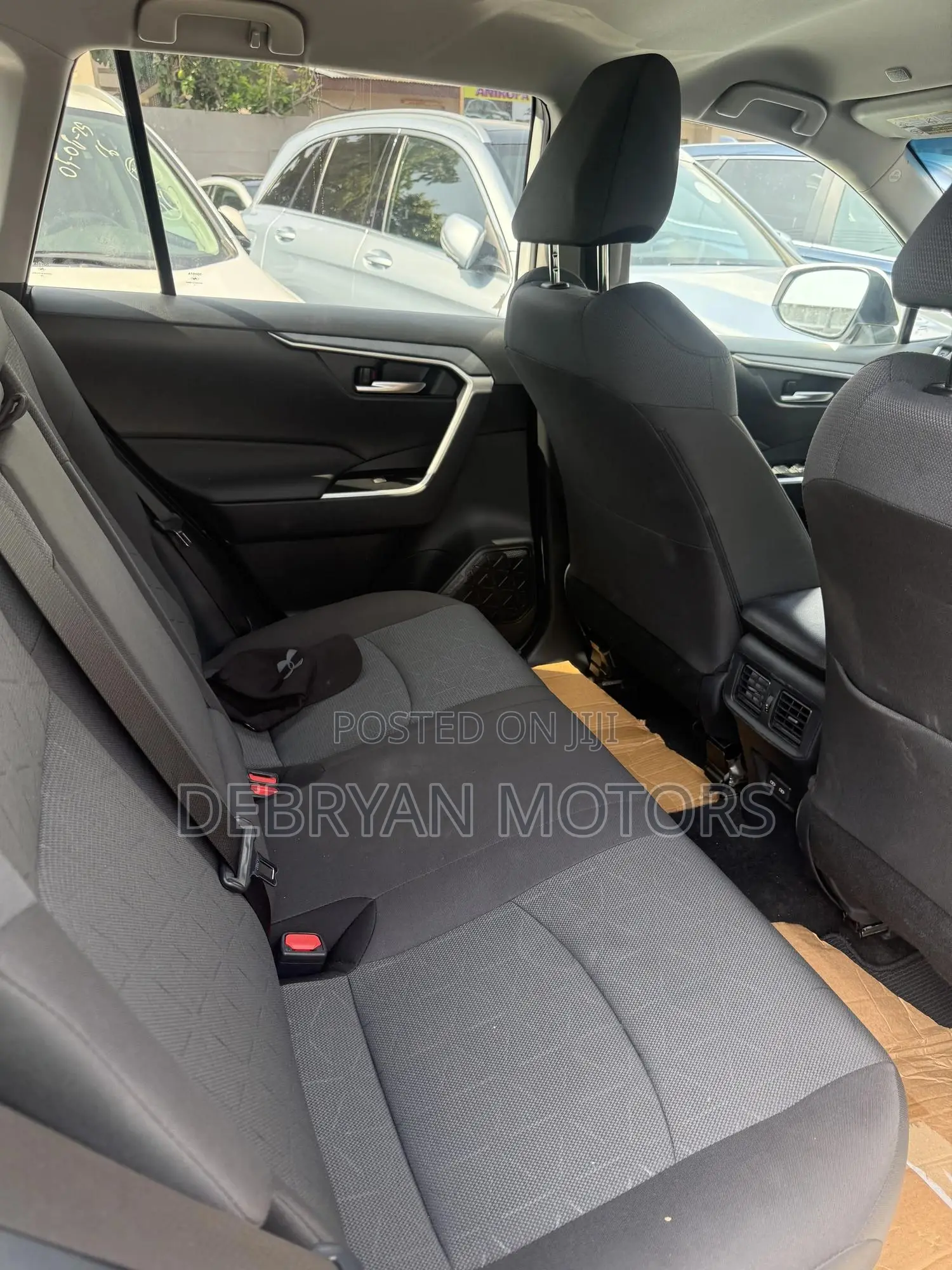 Toyota RAV4 LE 2025 White