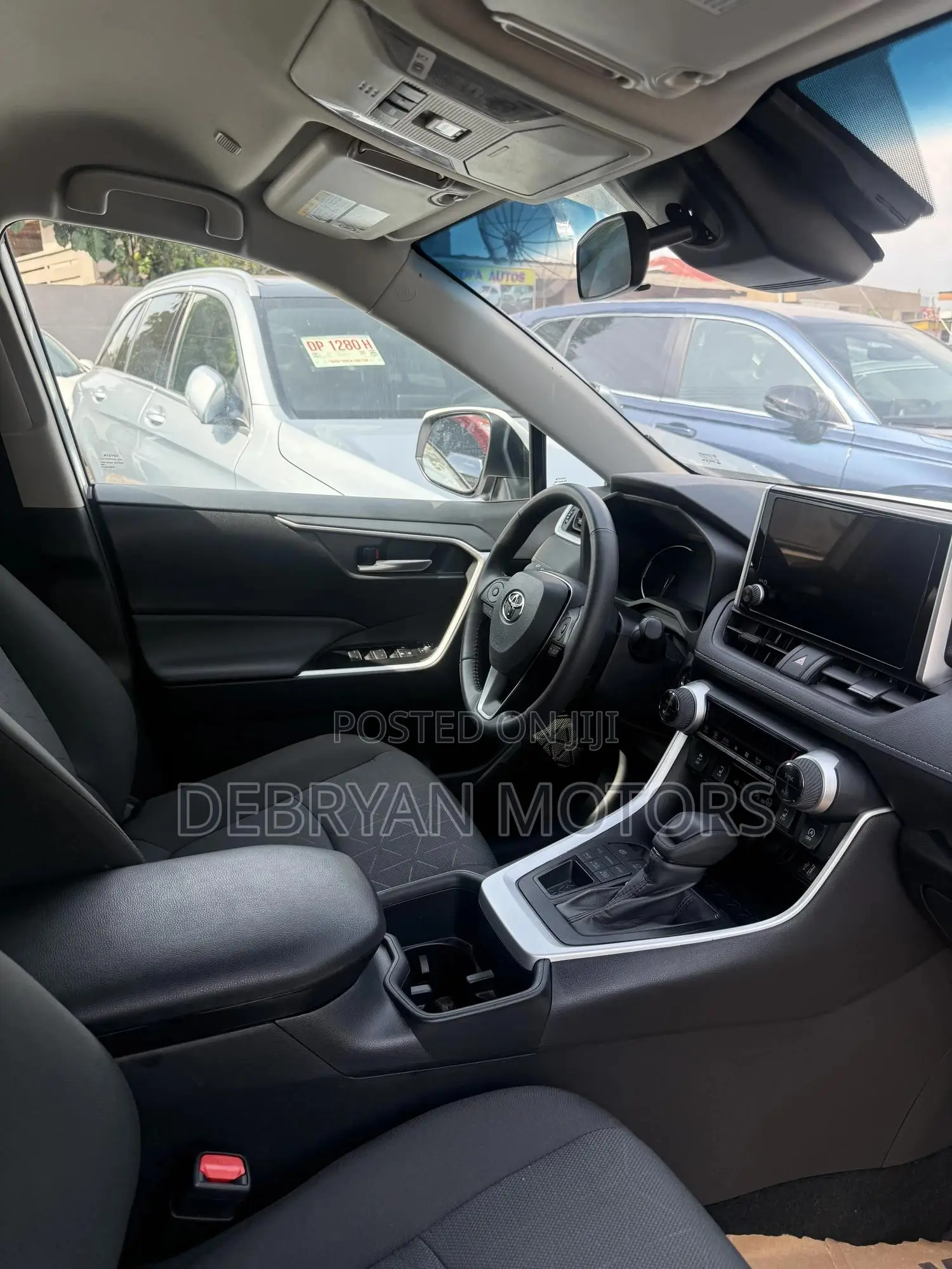 Toyota RAV4 LE 2025 White