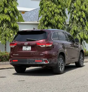 Toyota Highlander XLE 4x4 V6 (3.5L 6cyl 8A) 2018 Burgundy