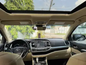 Toyota Highlander XLE 4x4 V6 (3.5L 6cyl 8A) 2018 Burgundy