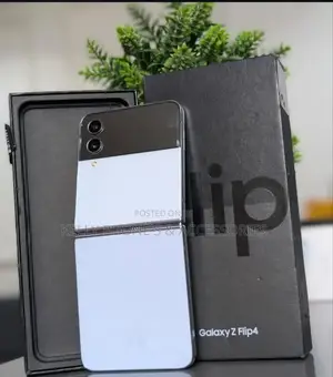 New Samsung Galaxy Z Flip4 256 GB Silver