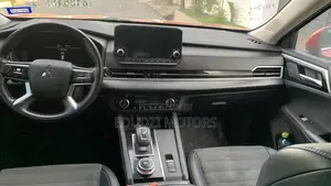 Mitsubishi Outlander SEL Launch Edition 2022 Red