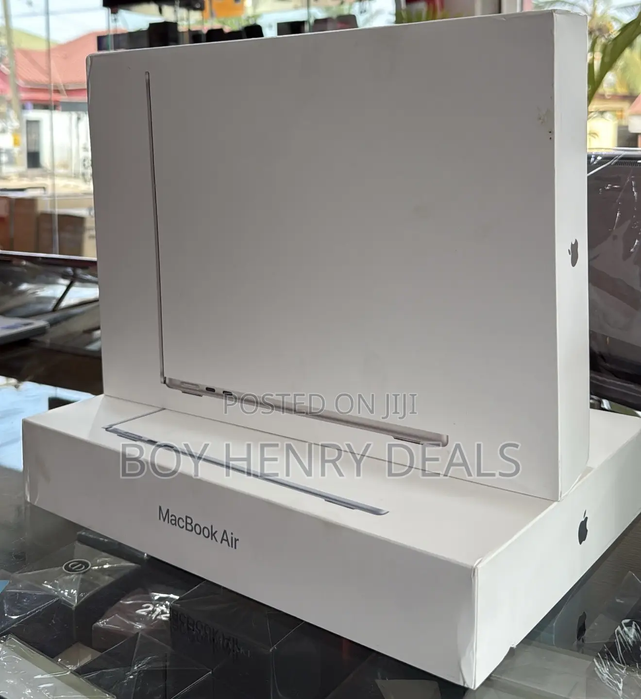 New Laptop Apple MacBook Air 2025 M4 13-Inch 16GB Apple M4 SSD 256GB