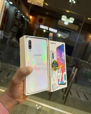 New Samsung Galaxy A70 128 GB Black