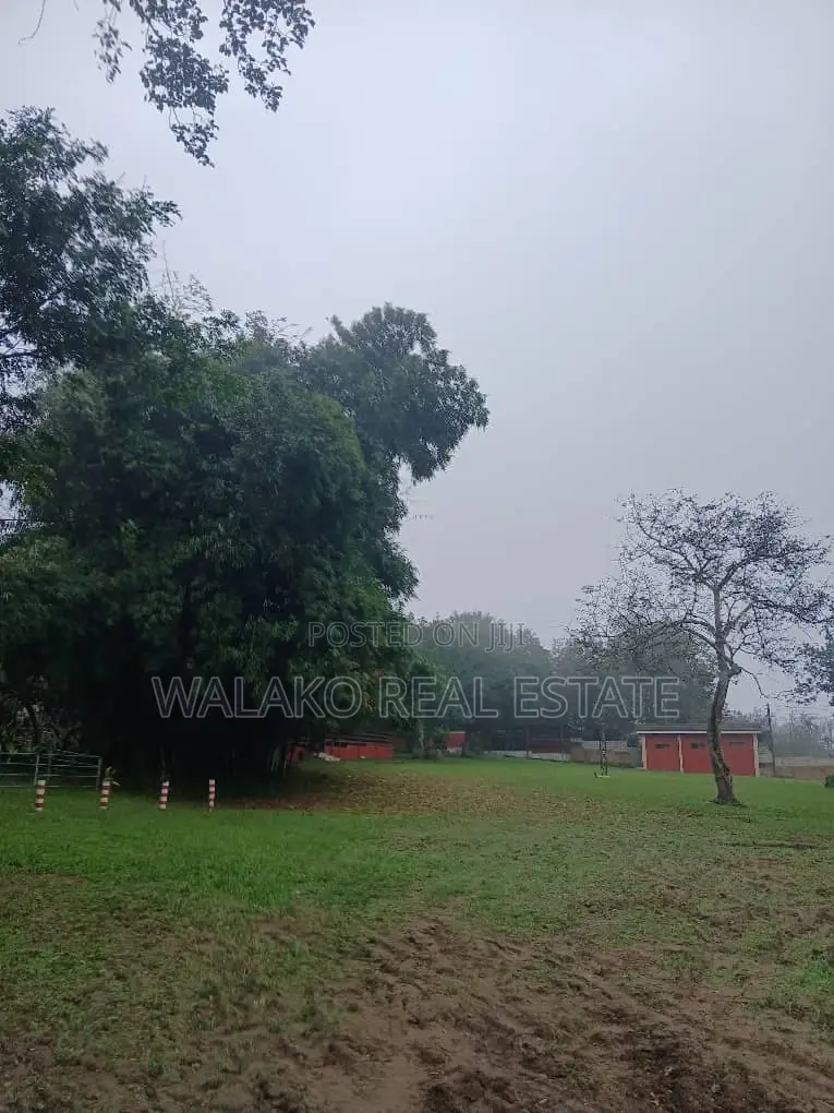 4bedroom House on 18plot of Land for Sale.