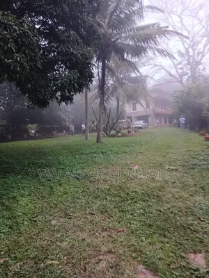 4bedroom House on 18plot of Land for Sale.