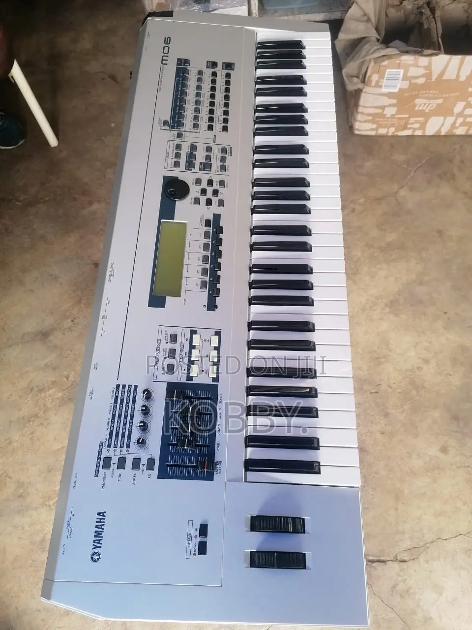 Yamaha Mo6 Keyboard