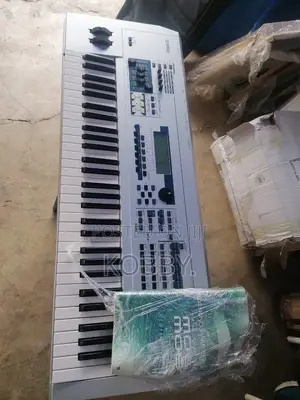 Yamaha Mo6 Keyboard