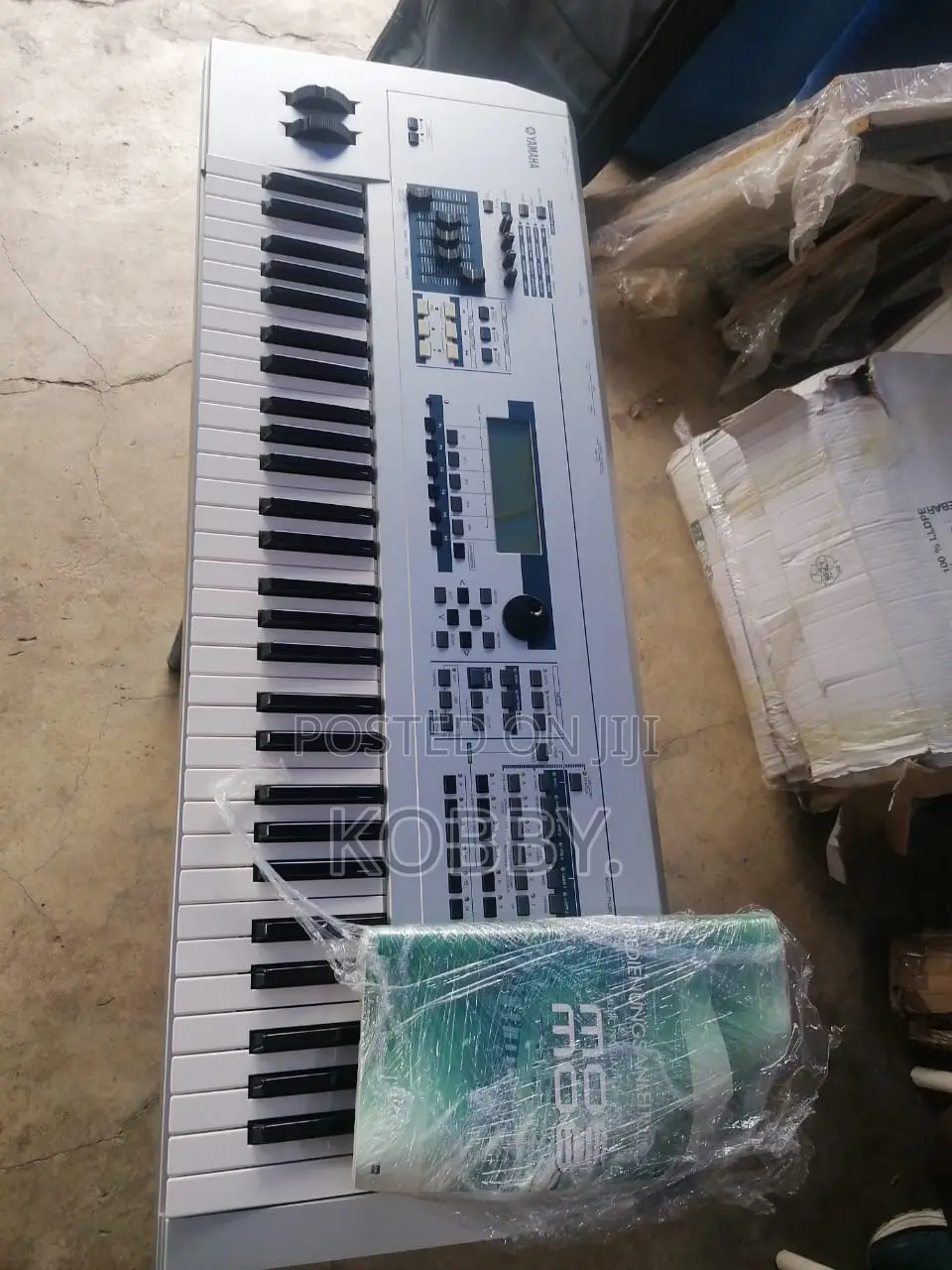 Yamaha Mo6 Keyboard