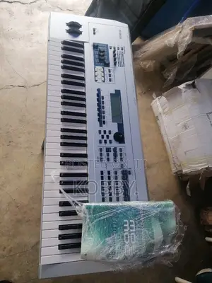 Yamaha Mo6 Keyboard