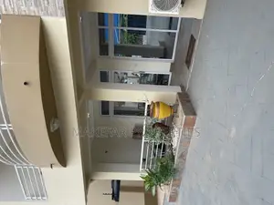 3bdrm House in School Junction for rent