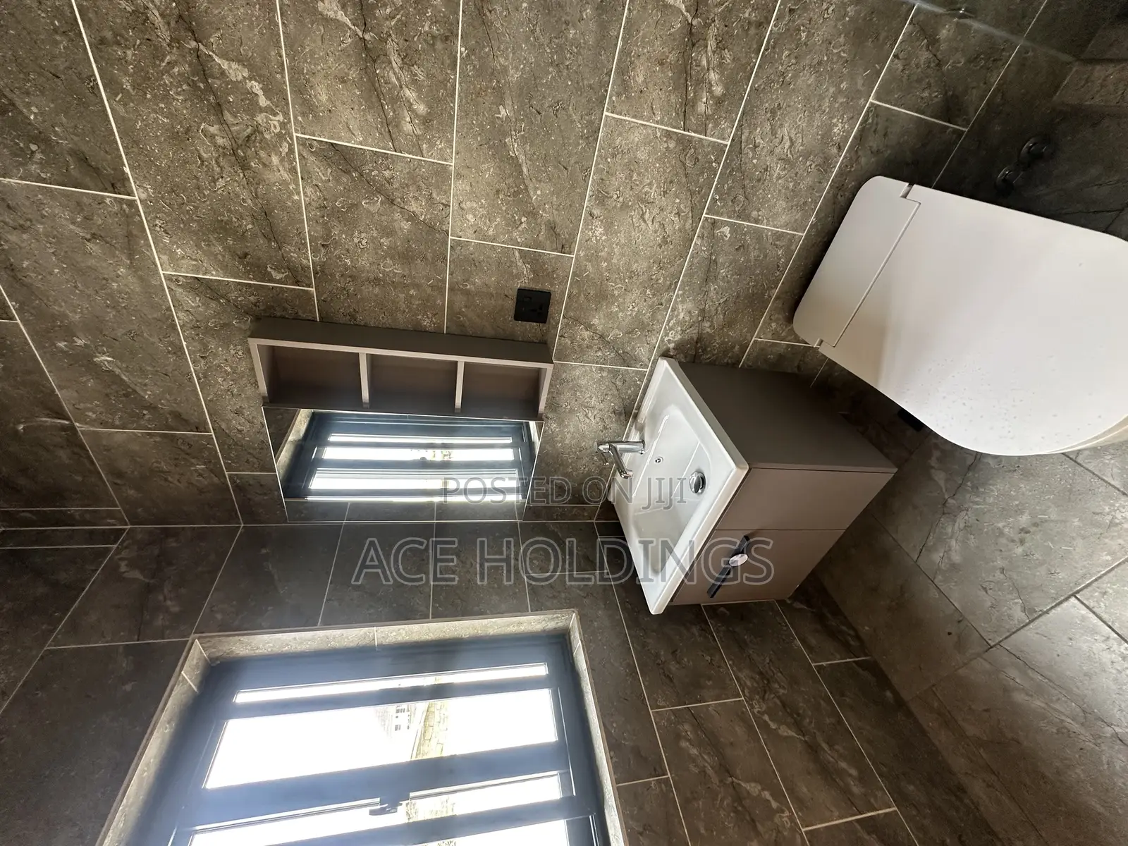 3bdrm House in School Junction for rent