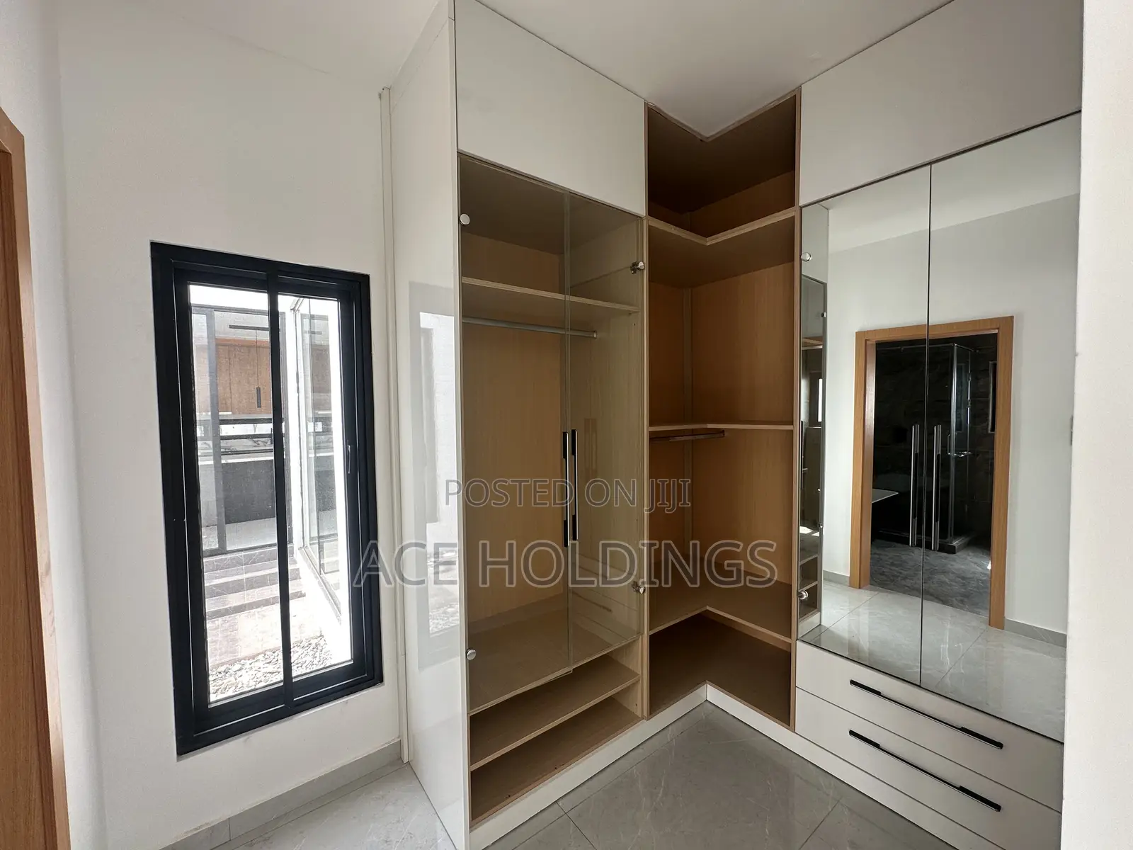 3bdrm House in School Junction for rent