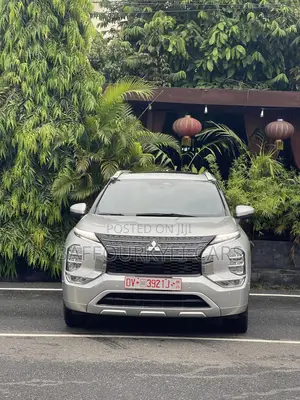 Mitsubishi Outlander SEL 2023 Gray