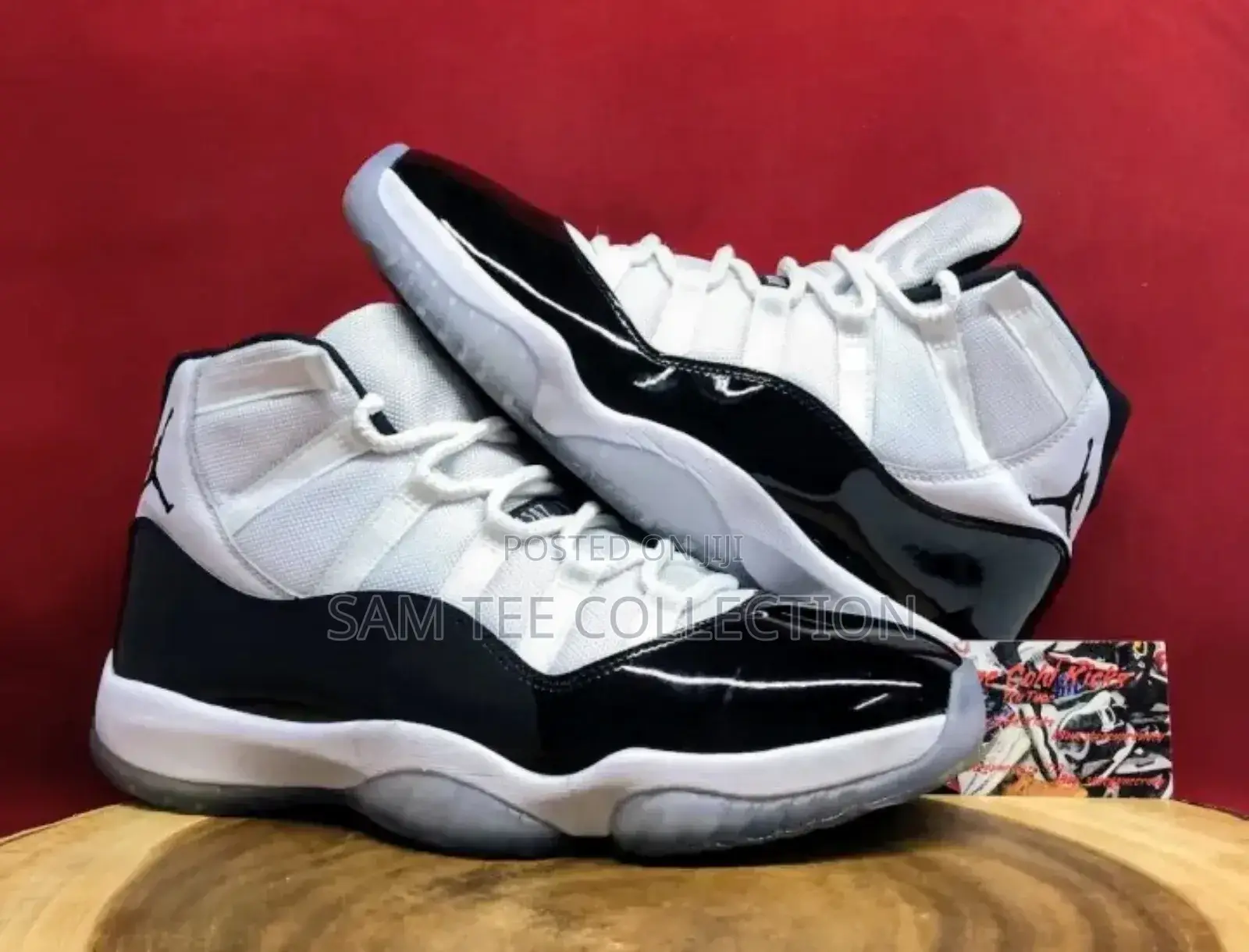 Nike Air Jordan 11 Low. Retro Concord. Black White and Blue White.