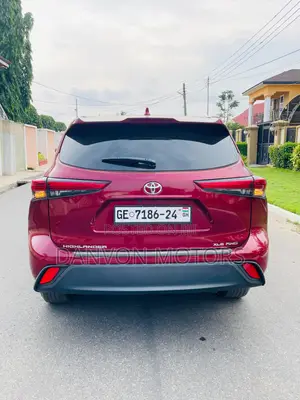 Toyota Highlander XLE AWD 2023 Red