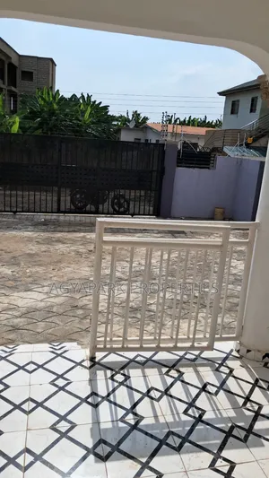 4bdrm House in Pokuose, Pokuase for rent