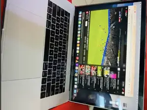 Laptop Apple MacBook Pro 2018 16GB Intel Core I7 SSD 256GB