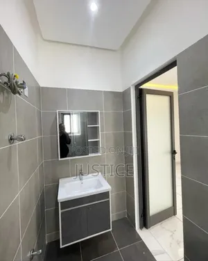 4bdrm Duplex in Lakeside Estate for rent