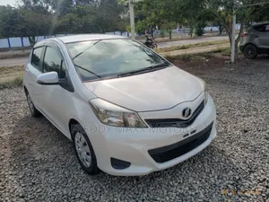 Toyota Vitz 1.3 FWD 3dr 2013 Pearl