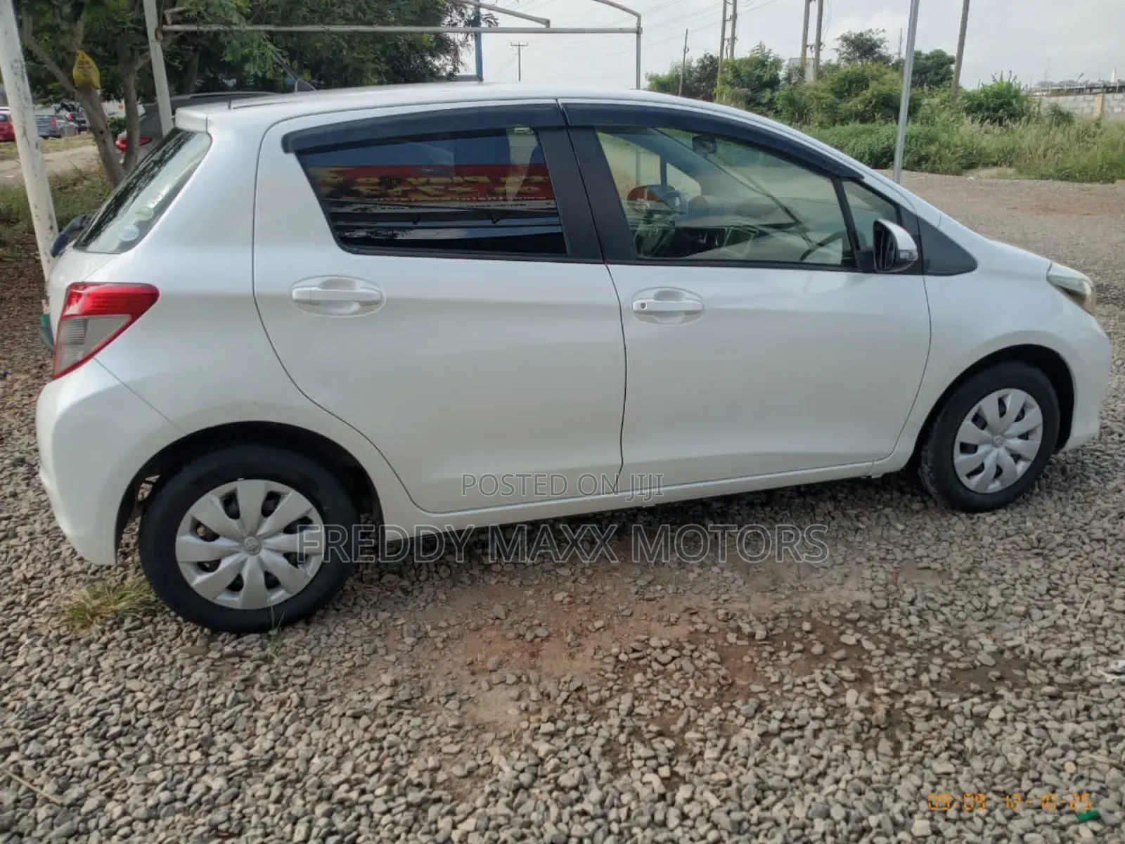 Toyota Vitz 1.3 FWD 3dr 2013 Pearl
