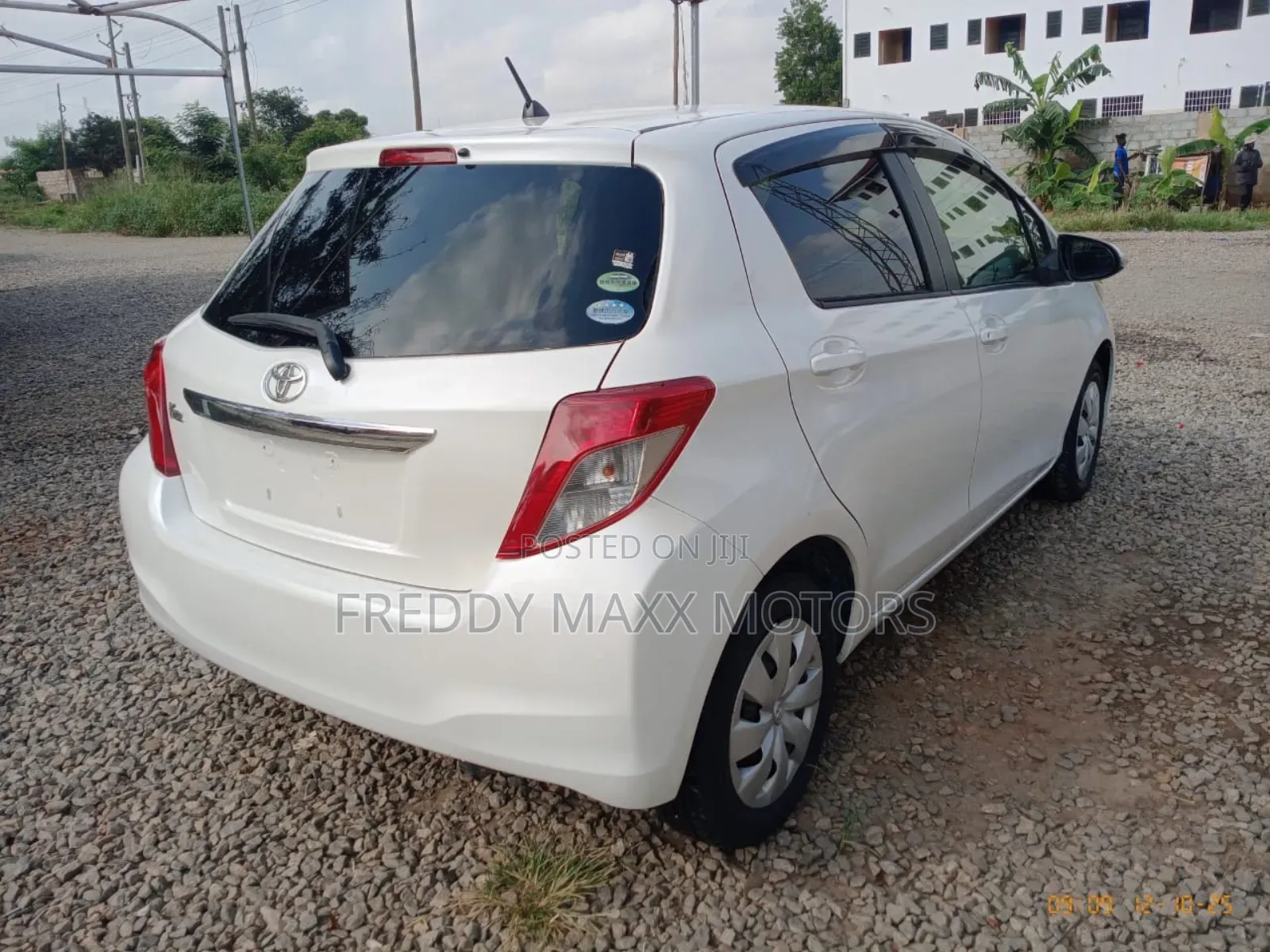 Toyota Vitz 1.3 FWD 3dr 2013 Pearl