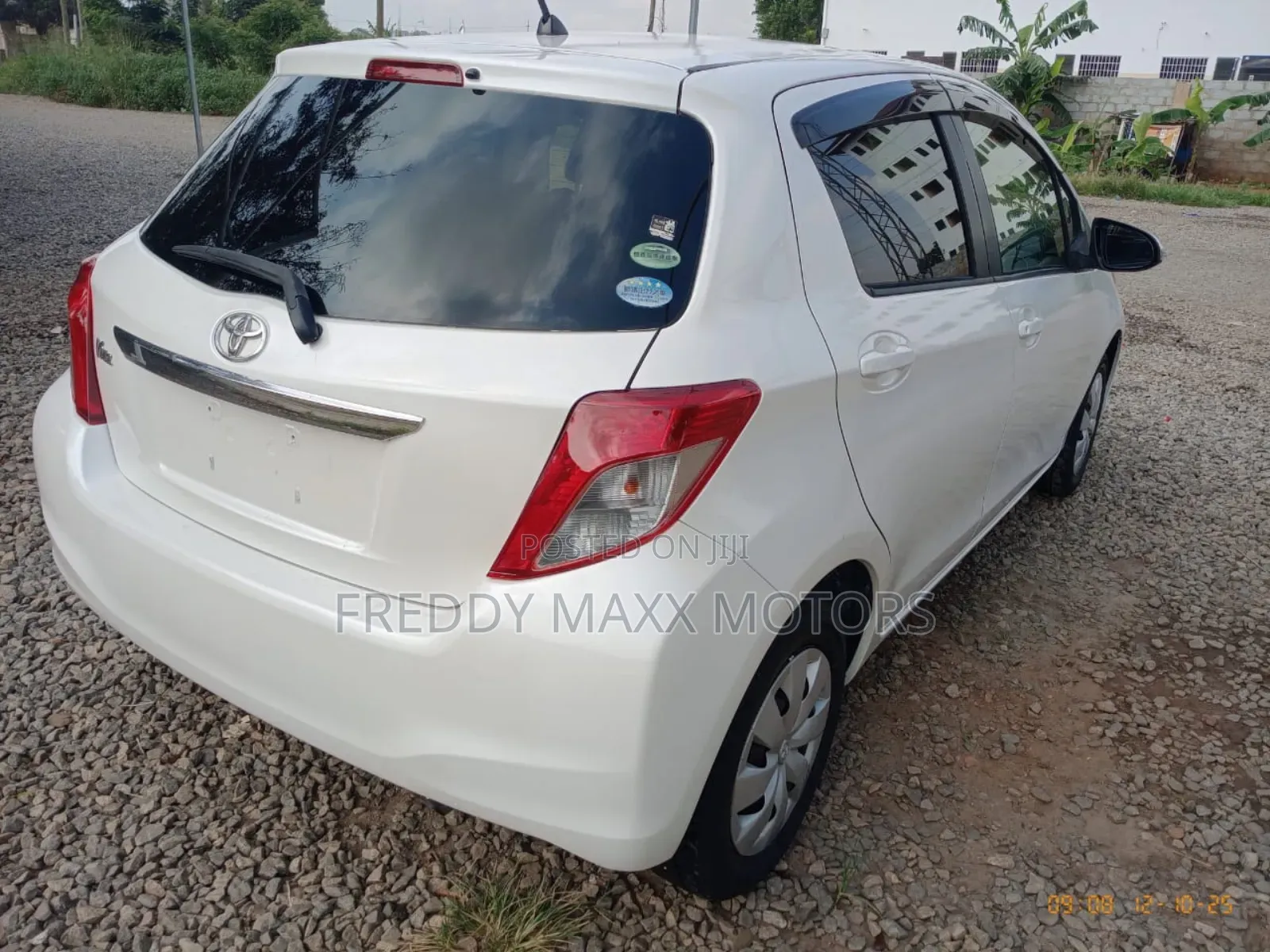 Toyota Vitz 1.3 FWD 3dr 2013 Pearl