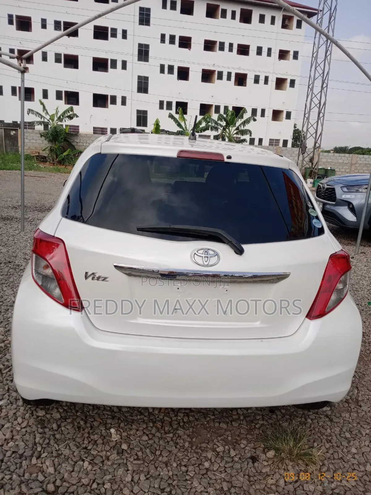 Toyota Vitz 1.3 FWD 3dr 2013 Pearl